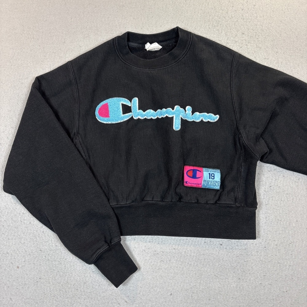 Vintage Champion Women Small Black Crop Reverse Weave Pullover Sweatshirt Logo